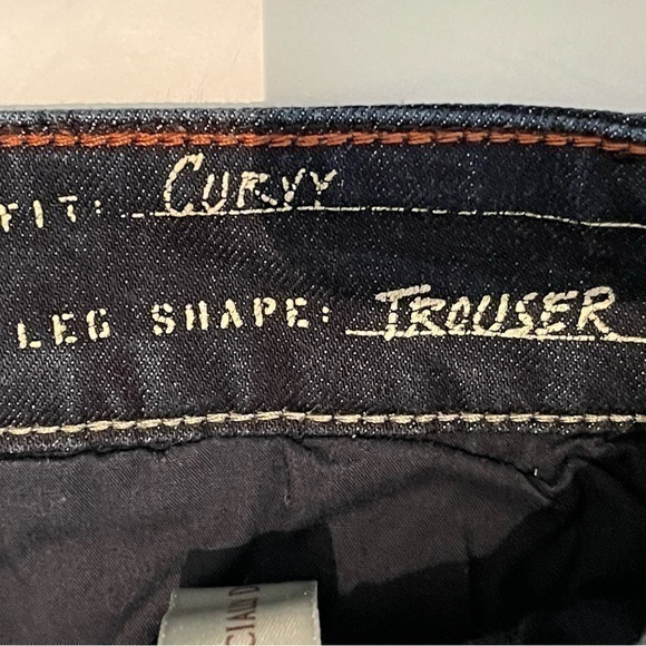 Eddie Bauer Curvy Trouser Cut Dark Blue Wash Mid Rise Jeans NWOT - Picture 8 of 13